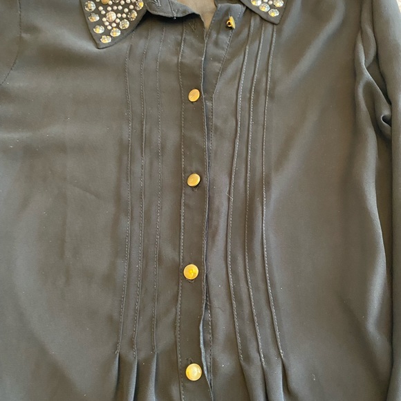 Free add on * Classy shear top with embellishment - Picture 3 of 4